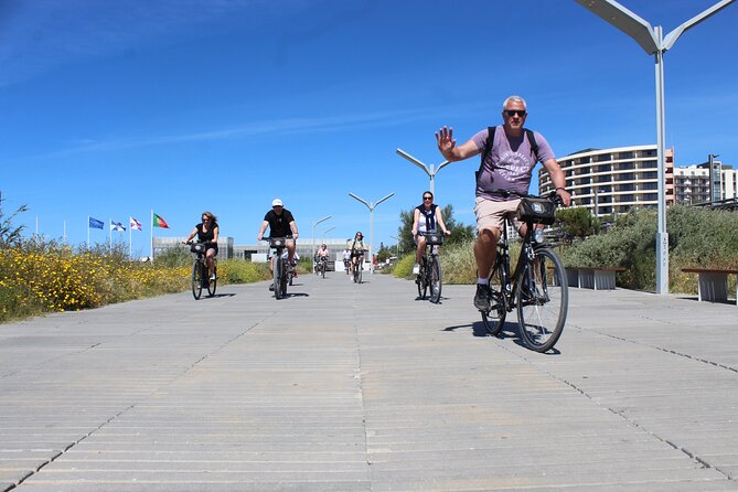 3H Guided Bike Tour in Vilamoura - Stop 4: Mercado do Peixe in Quarteira, fish market energy