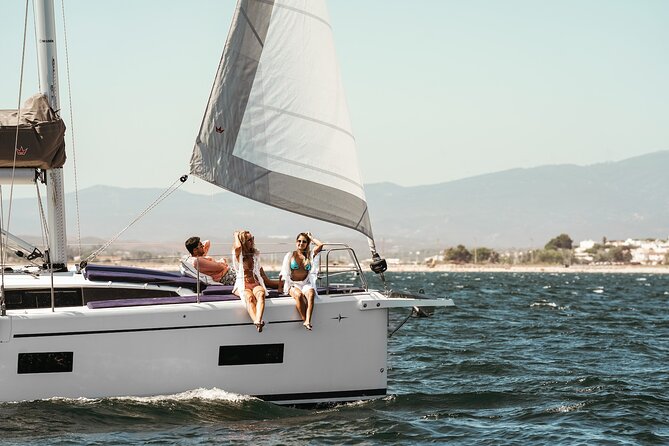 3h30 Private Half day Luxury Sail-Yacht cruise - Luxury half-day sailing from Portimão, without the crowds