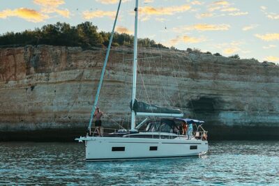 7 Hour Guided Sailboat Yacht Cruise Tour in Algarve