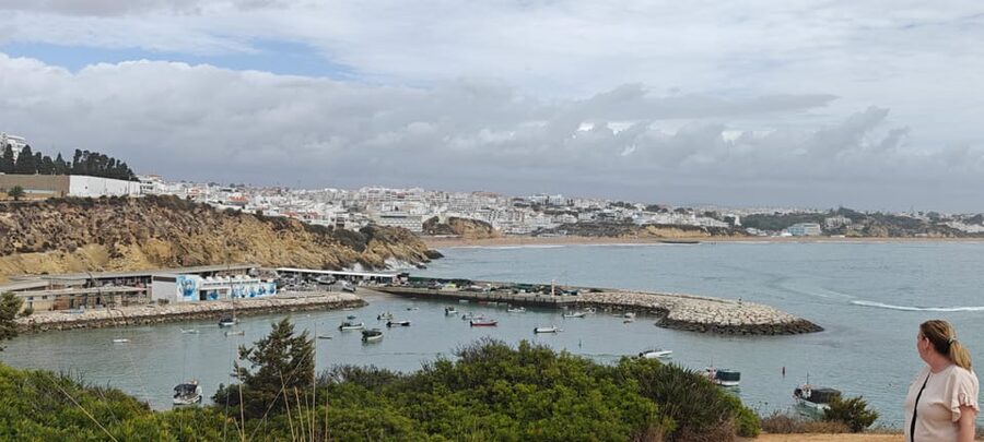 Albufeira: Albufeira Marina & west coast Tour 1.5h - Getting there: the yellow tuk tuk and pickup in Albufeira