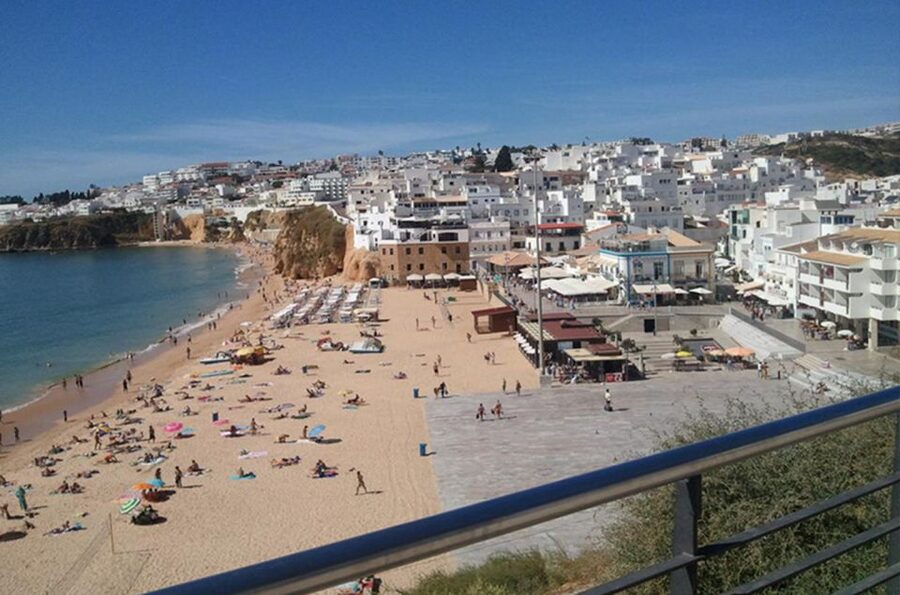 Albufeira: Beaches, Old Town, and Salgados Lagoon Jeep Tour - Old Town Albufeira: whitewashed streets plus a past you can still spot