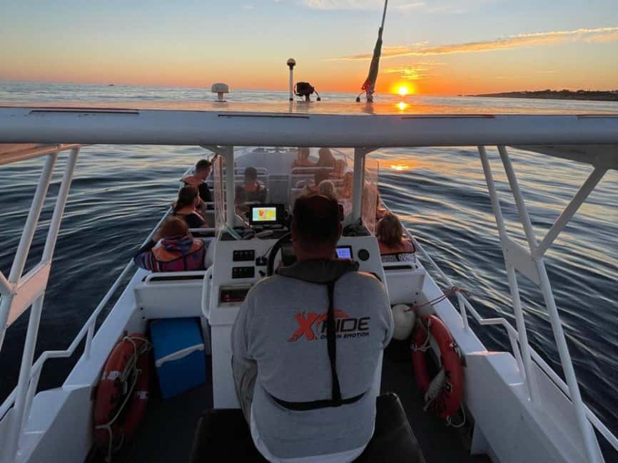 Albufeira: Benagil Cave Sunset Cruise - Sunset from the water: where you actually feel the moment