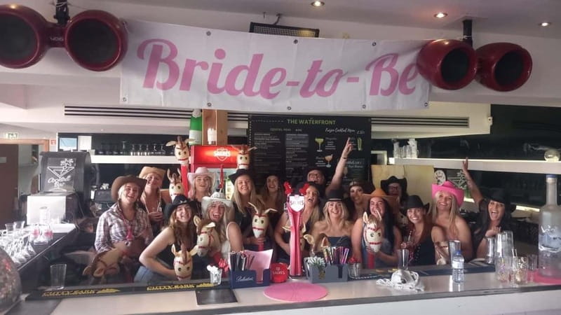 Albufeira: Cocktail Making Class at The Waterfront - Should you book this cocktail making class in Albufeira?