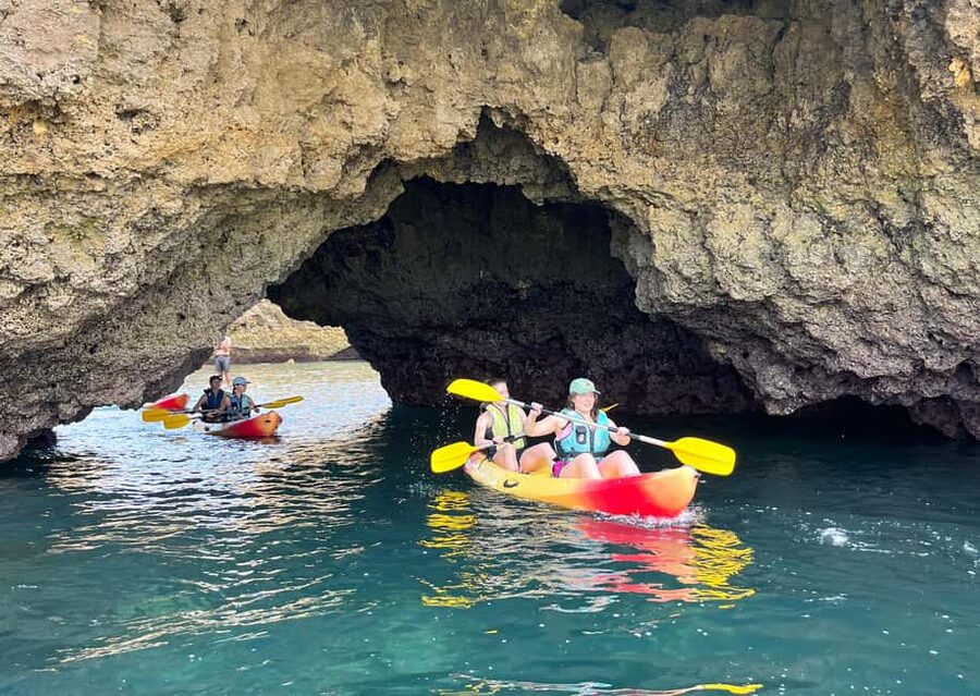 Albufeira: Hidden Beaches & Cliffs Guided Kayak Cave Tour - Where You Meet: Praia do Castelo and the Kiosk on the Sand