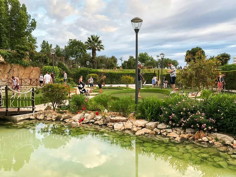 Albufeira: MiniGolf Adventure Park Entry Ticket - The Setting: Clean Facilities, Shade Breaks, and a Place to Recharge