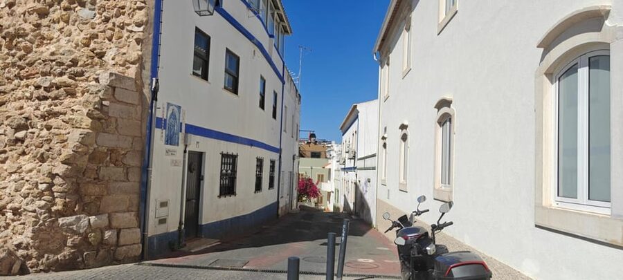 Albufeira: Old Town 1.5h - Pickup in Albufeira, then a route built around your timing