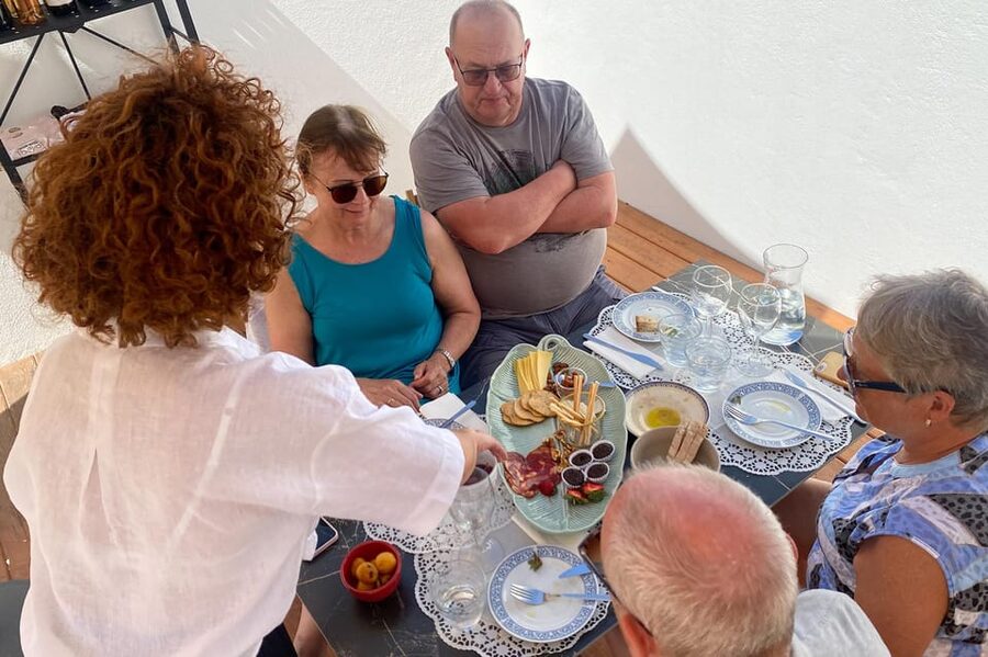 Albufeira/Porches/Vilamoura: Wine Tasting with Tapas & Music - Tips to have a smoother tasting day