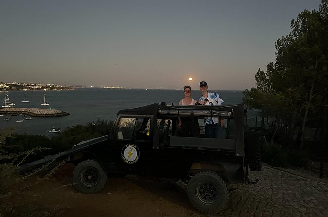 Albufeira PRIVATE Night Tour with Cocktails & Drinks - Praia da Oura stop: shifting from old town mood to party energy