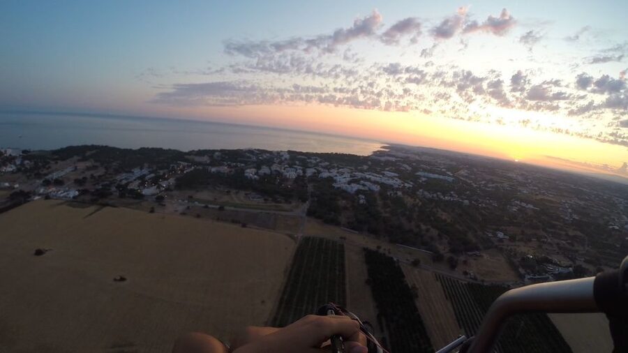 Albufeira: Sunset Paragliding Flight - Falésia, Rocha Baixinha, and Olhos de Água from above