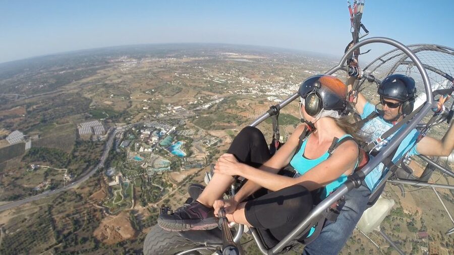 Albufeira: Sunset Paragliding Flight - What you feel in the air, and how communication helps
