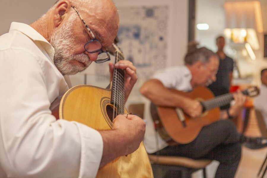 Algarve: Fado Night with 6- Course Algarvian Tapas Dishes - The fado show: what to expect from the music setup