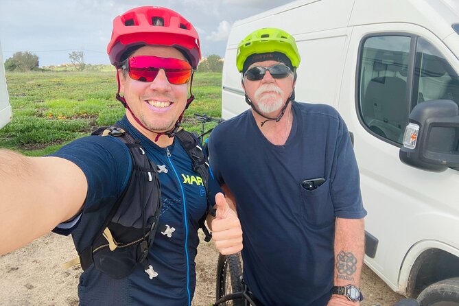 Algarve: Lagos Sightseeing guided Tour with e-bikes - The route: Old Castle, Bandeira Fort, and the sea-meets-rock views