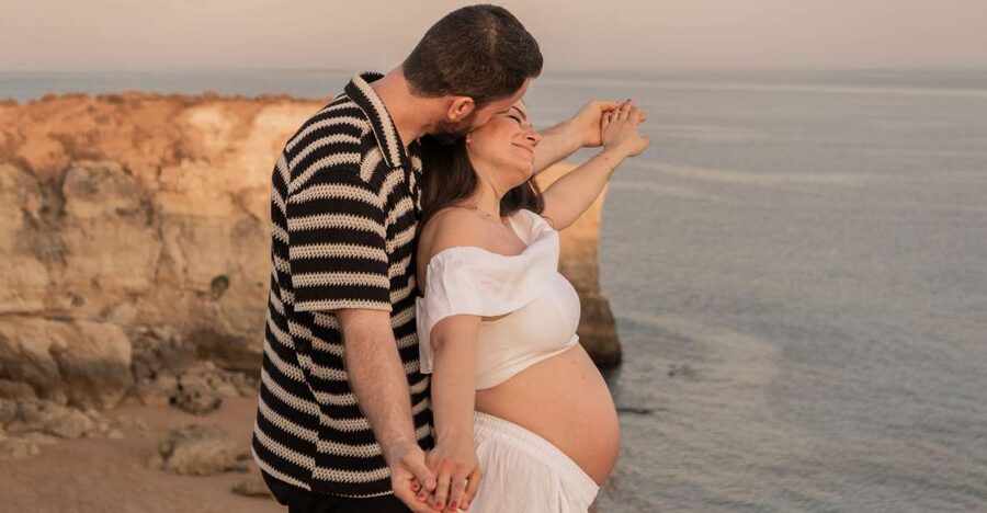 Algarve: Photoshoot for couple, family, portrait - Outfit colors, posing help, and the small choices that make photos better