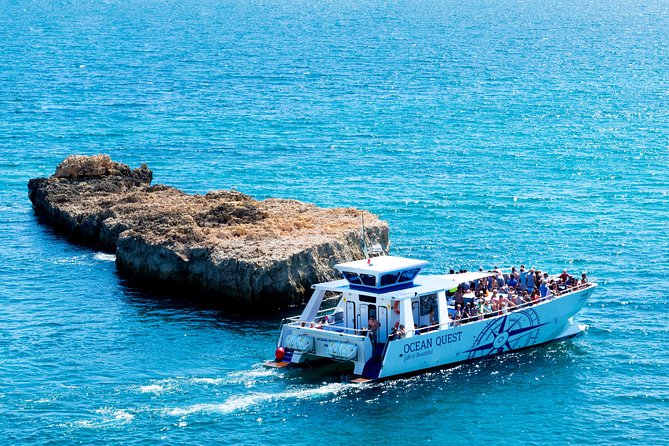 Benagil cave tour - Crew, Boat Setup, and How the Small Group Changes the Experience
