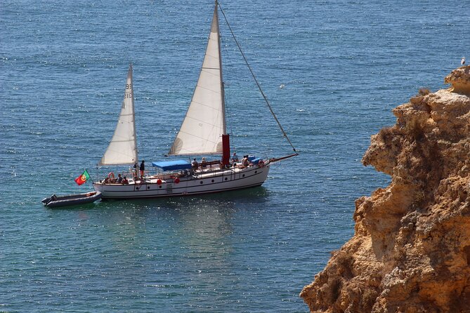 Benagil Coastline Tour - Allboat - Crew performance matters: welcome, multilingual explanations, and Johnny’s commentary