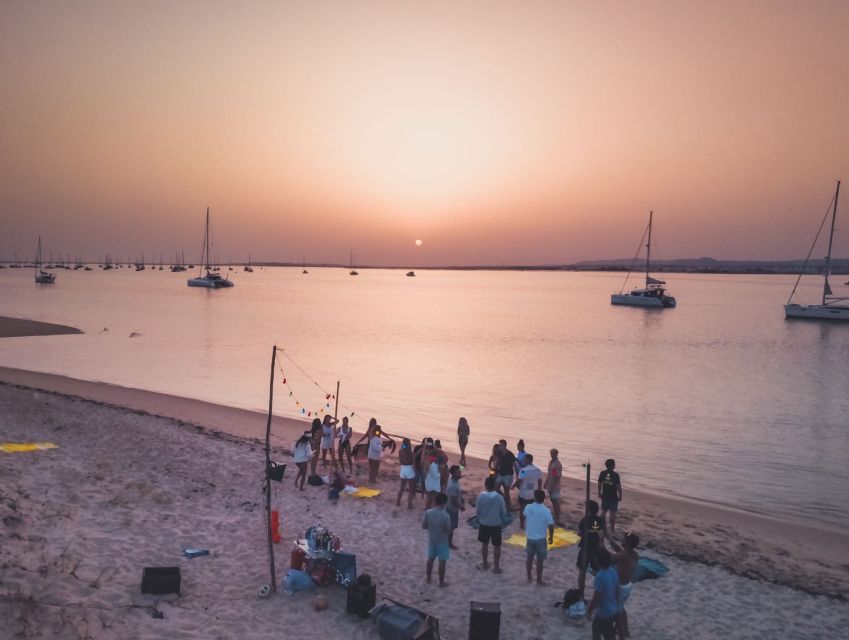 Boat in Algarve - Luxury Catamaran - Portimão - Comfort on board, music on the sundeck, and included SUP time