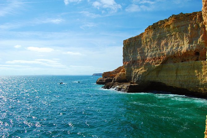 Carvoeiro and Silves Premium - Shared small group > VTours Algarve - Carvoeiro’s Calcadão boardwalk and the fort chapel viewpoint