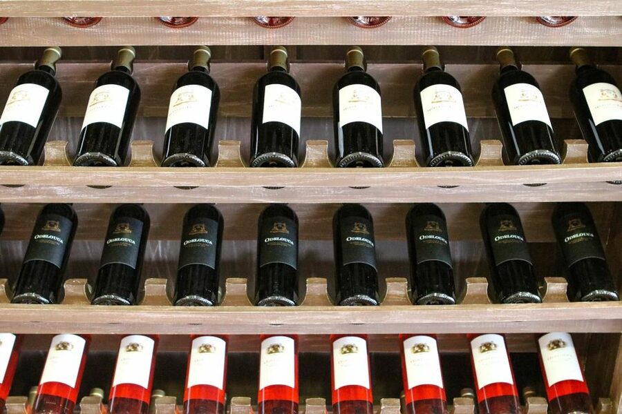 Carvoeiro/Portimão/Alvor: Wine Tour w/ Tasting, Tapas, Music - The tasting flight and tapas pairing: four wines, four bites, matched step by step