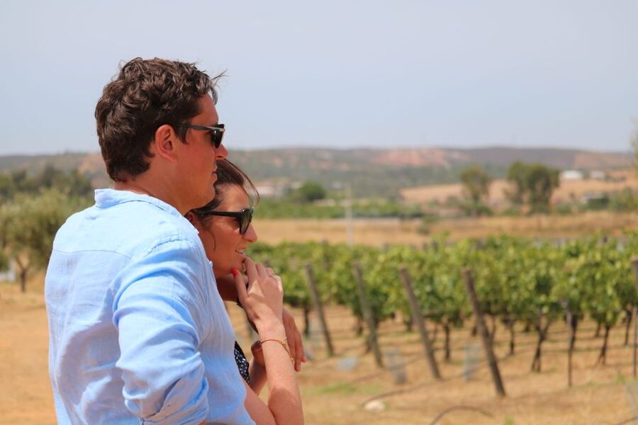 Carvoeiro/Portimão/Alvor: Wine Tour w/ Tasting, Tapas, Music - Live Portuguese music inside the tasting room