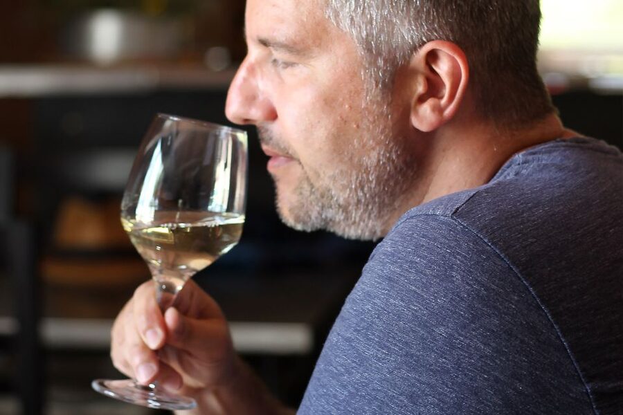 Carvoeiro/Portimão/Alvor: Wine Tour w/ Tasting, Tapas, Music - The 20 minute shop stop: take home wine and Algarve flavors