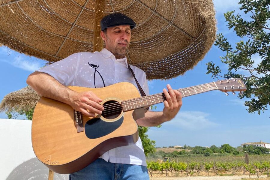 Carvoeiro/Portimão/Alvor: Wine Tour w/ Tasting, Tapas, Music - Shared vs private: how the group and pickup affect your day