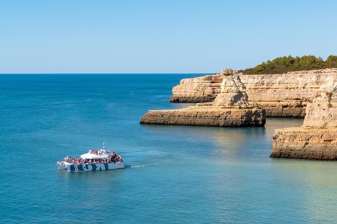 Caves and Coastline Cruise from Albufeira to Benagil - Catamaran Comfort: Shade, Bathrooms, and Choosing Your Side