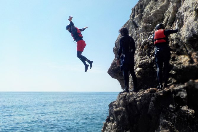 Coasteering and Cliff Jumping Near Lagos - On the rocks and in the water: what the coasteering actually involves