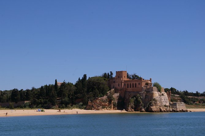 Cruise 2, Benagil - Morning - Caves 11:30H - 14:00H - Onboard comforts that actually help: restroom, WiFi, and the bar