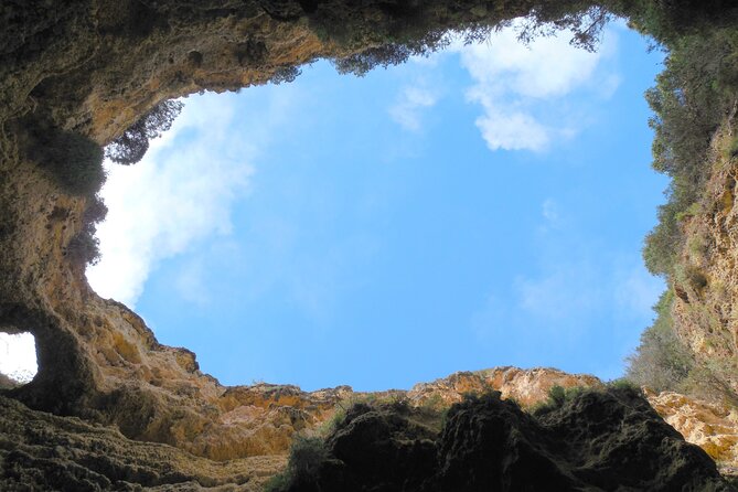 Cruise 3, Benagil - Afternoon - Caves 14:30H - 17:00H - What you get onboard: shade, WCs, life jackets, and crew support