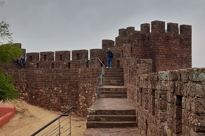 Enjoy The Private Tour To Silves Castle and Monchique Mountain - Capela dos Ossos in Alcantarilha: quick, strange, and very memorable
