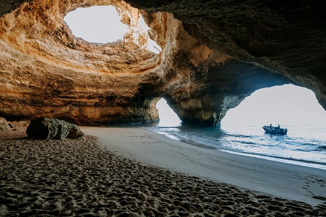 Exclusive Boat Tour to the Benagil Caves - Stop 5: Praia do Barranquinho and the long-sand perspective