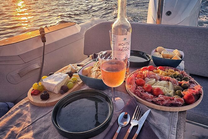 Exclusive Onboard Picnic in Ponta da Piedade (from Lagos) - Who This Private Onboard Picnic Works Best For