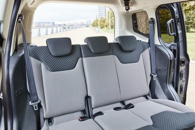Faro Airport Private Transfer - Albufeira (Arrival) - Door-to-Door Drop-Off in Albufeira (Your Location, Your Choice)