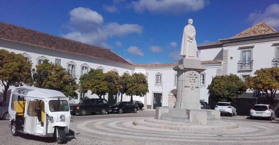 Faro: City tour - Meeting at Manuel Bivar’s Garden, plus pickup choices that reduce hassle