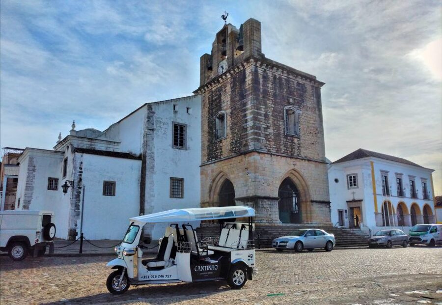 Faro: City tour - Electric tuk-tuks: easy movement, calmer pace, and less stress