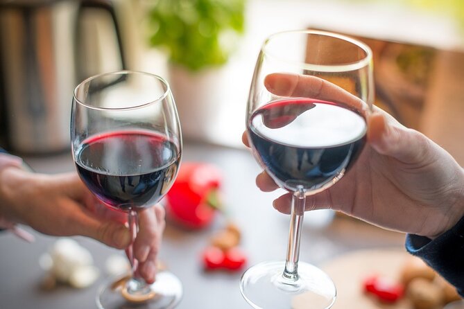 Faro Food Tour & Drinks and City highlights 10 Tastings - Arc of Repouso: a medieval story break
