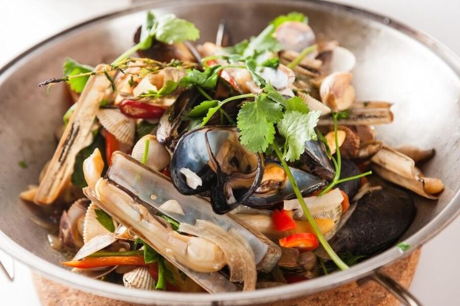 Faro: Learn to cook a Cataplana like a local! - The cataplana method: what you’re really learning in the pan