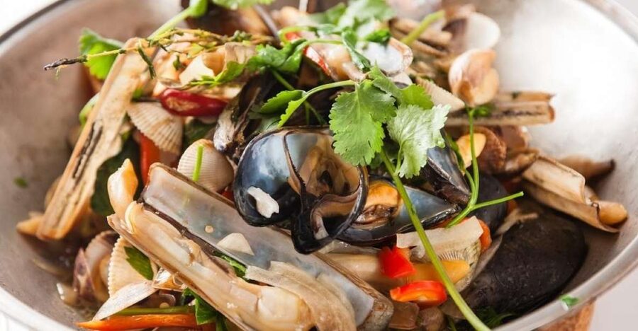 Faro: Learn to cook a Cataplana like a local! - Pace, group energy, and the kind of class this is