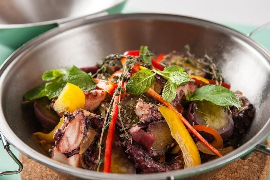 Faro: Learn to cook a Cataplana like a local! - Who should book this Faro cataplana workshop