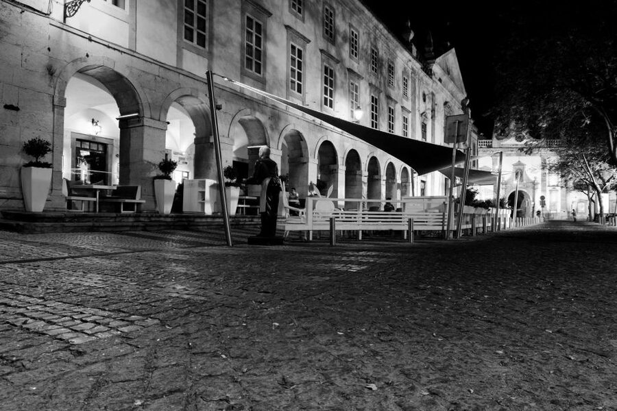 Faro: Night Segway Tour with Cocktails - Guide energy: what stands out during the night