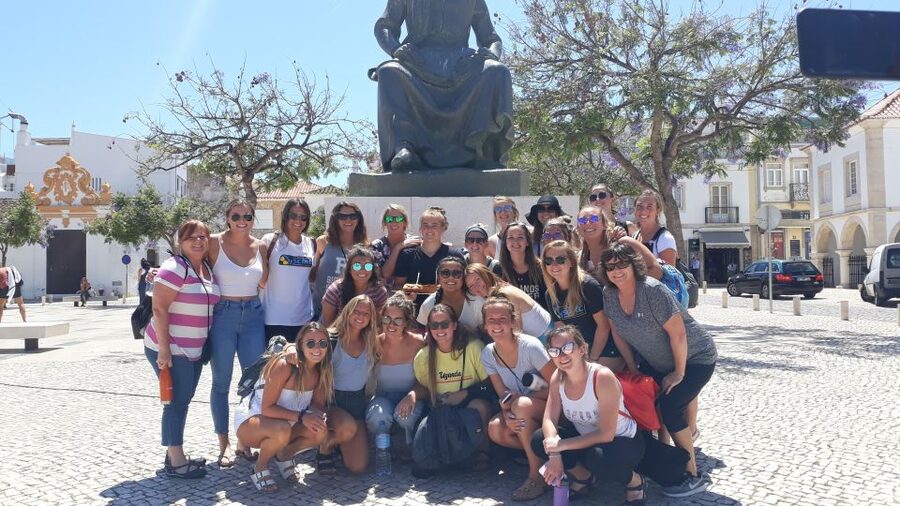 Faro: Old Town Guided Walking Food Tour - Meeting at the Arch, Then Letting Old Faro Set the Tempo