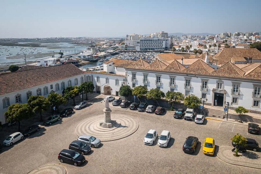 Faro: Private & Flexible Walking Tour in Historic Center - The arcs and Baixa de Faro streets where you can wander safely