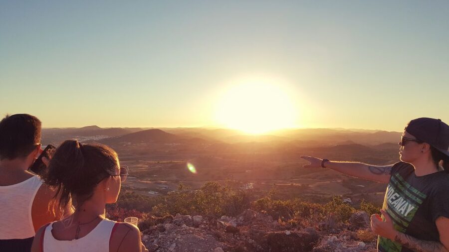 From Albufeira: Algarve Sunset Jeep Tour with Tastings - Should you book Alsafari Tours for the Algarve sunset?