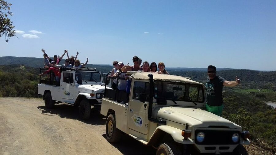 From Albufeira: Algarve Sunset Jeep Tour with Tastings - Sunset viewpoint with sparkling wine, plus the photo moment