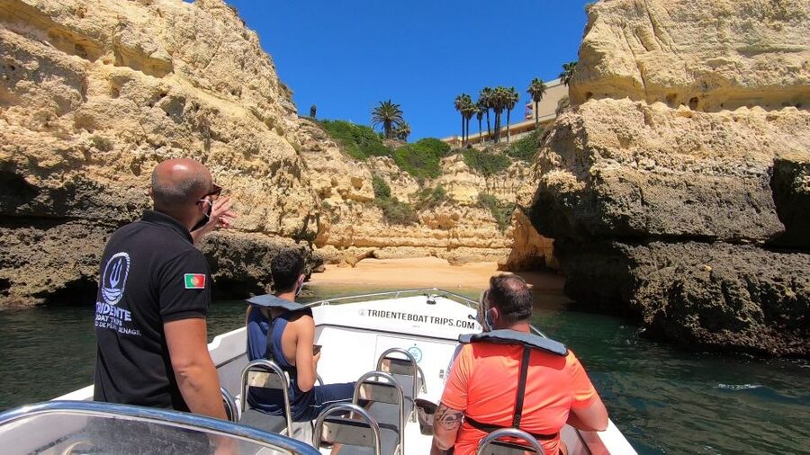 From Armação de Pêra: Benagil Caves and Beaches Boat Tour - Algar dos Capitães and Malhada do Baraço: the coast’s dramatic in-between