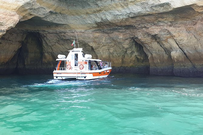 From Lagos: Benagil Caves Cruise on a Catamaran - The 2.5-hour flow: coastline viewing, cave queue, then swim time