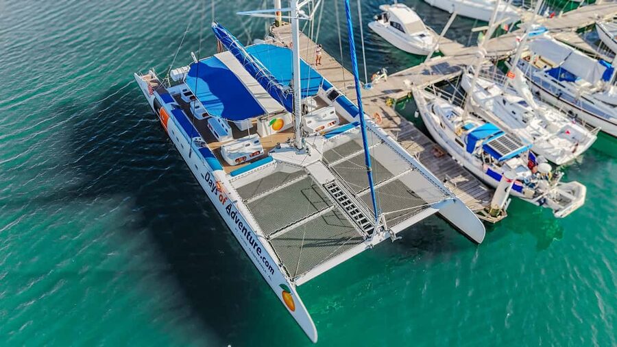 FUN & CHILL – GOLDEN COAST SAILING TOUR - The crew keeps it friendly, with games and a low-pressure vibe