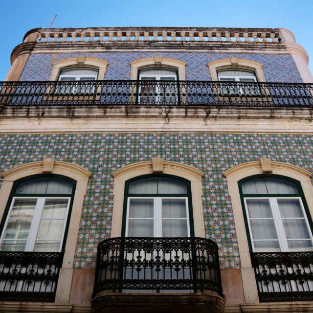 Guided visit to Silves the islamic capital of the Algarve - Your Tour’s Flow: Market, Old Town Layers, Castle Views, Local Sweets