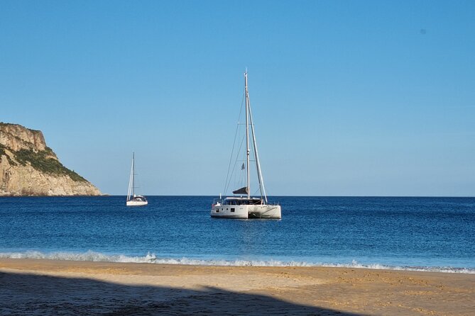 Half Day Catamaran Tour in Algarve - Lagos - Ponta da Piedade caves: SUP or dinghy, and why timing here matters