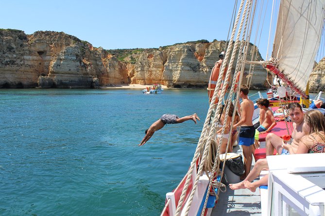 Half-Day Sailing Tour in Baia de Lagos with Lunch - Ponta da Piedade Cliffs and How the Cave Visit Works